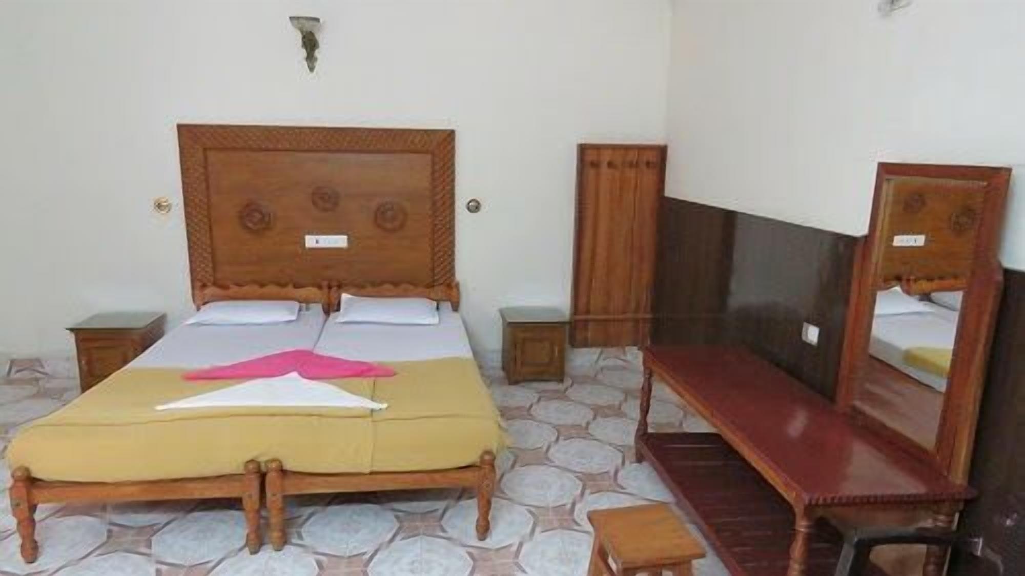 Jungle Palace Homestay Thekkady Kültér fotó